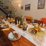 Vakantiehuis Mansion In Near And Pool