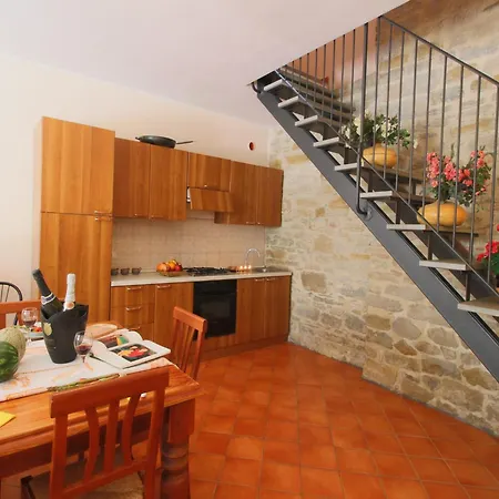 Mansion In Near And Pool Vakantiehuis