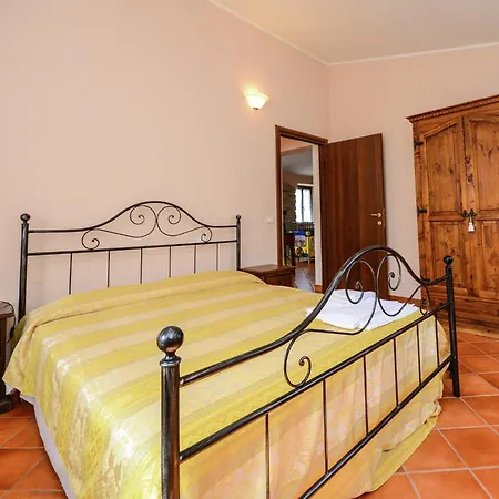 Mansion In Near And Pool