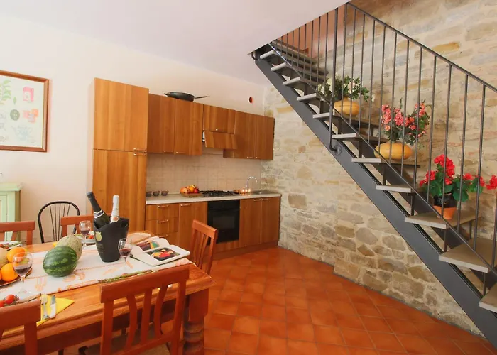 Mansion In Near And Pool Vakantiehuis