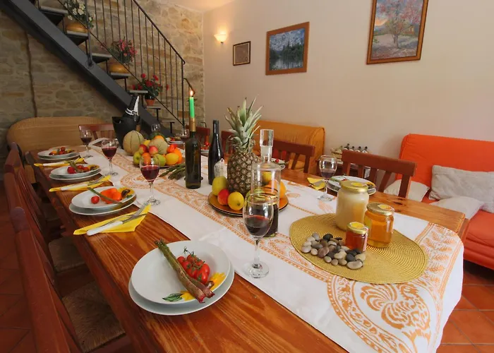 Vakantiehuis Mansion In Near And Pool