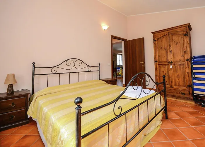 Mansion In Near And Pool