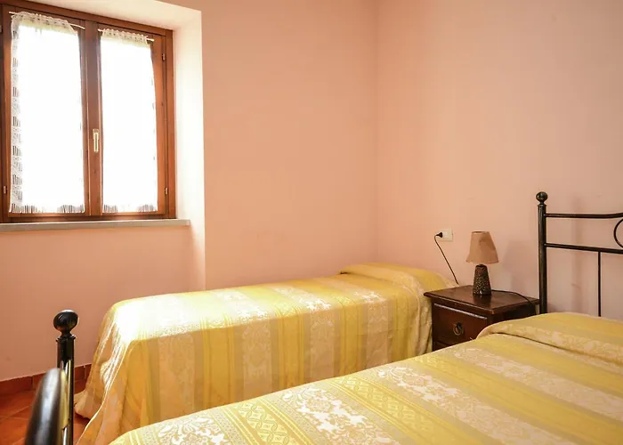 Mansion In Near And Pool Vakantiehuis