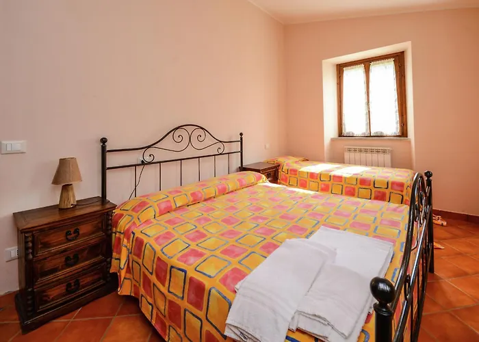 Mansion In Near And Pool Vakantiehuis